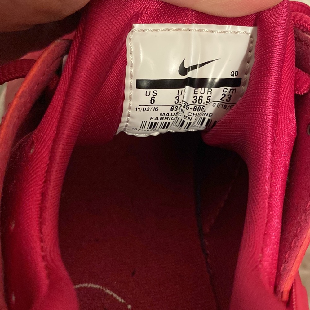 Nike - Picture 5 of 5